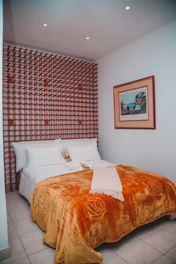 *** Bed & Breakfast Queen Julie Lodge Cape Town South Africa